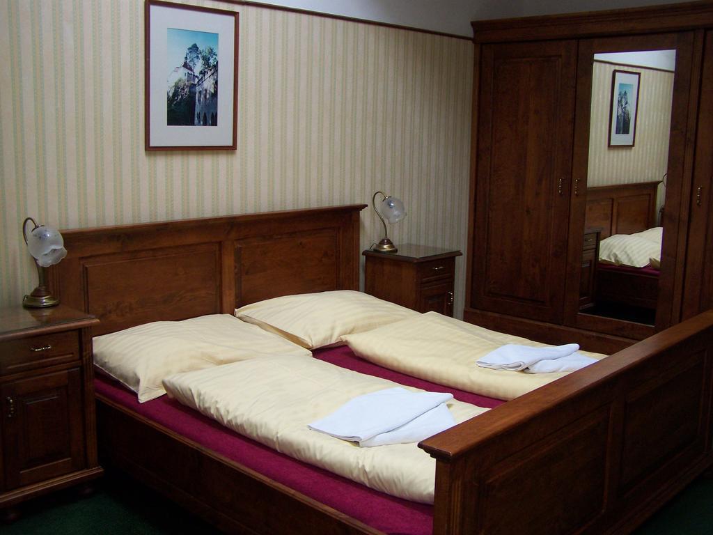Hotel Pariz Jicin Ngoại thất bức ảnh