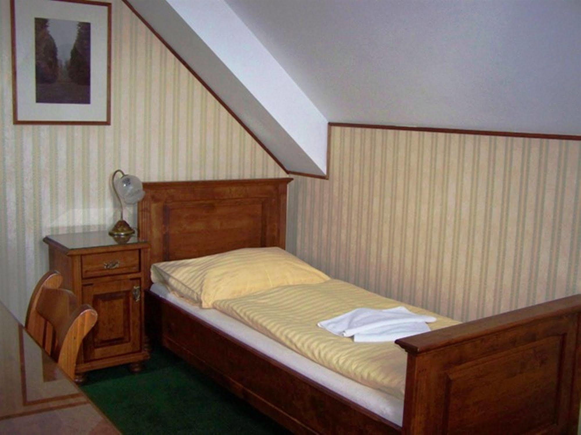 Hotel Pariz Jicin Ngoại thất bức ảnh