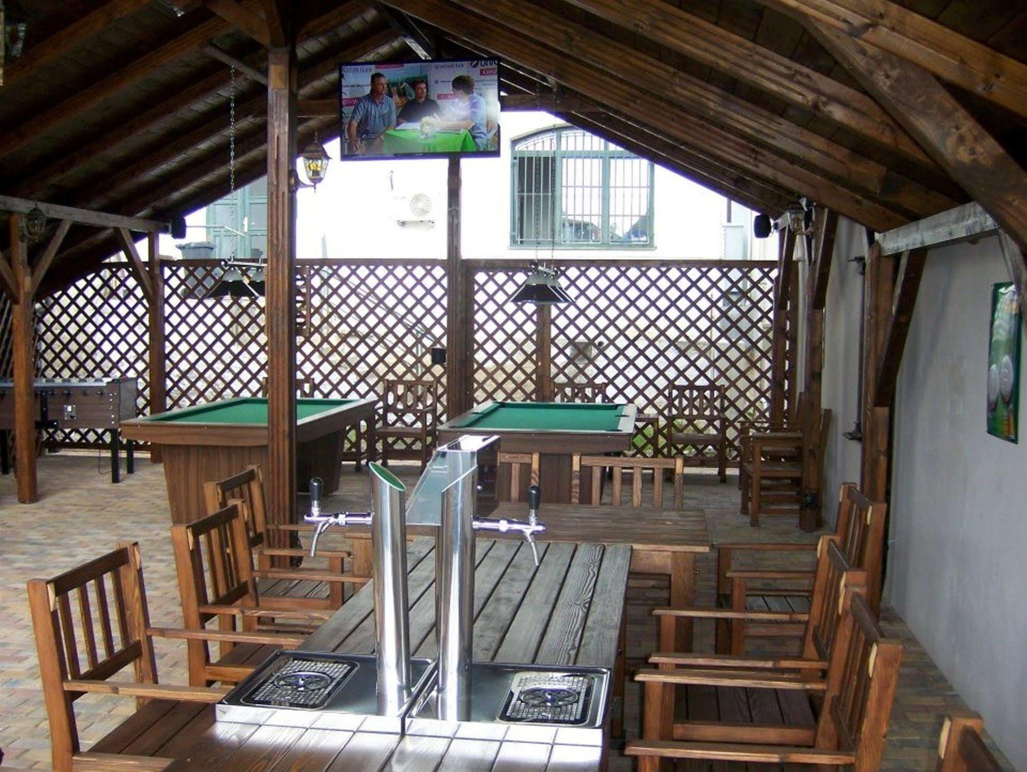 Hotel Pariz Jicin Ngoại thất bức ảnh