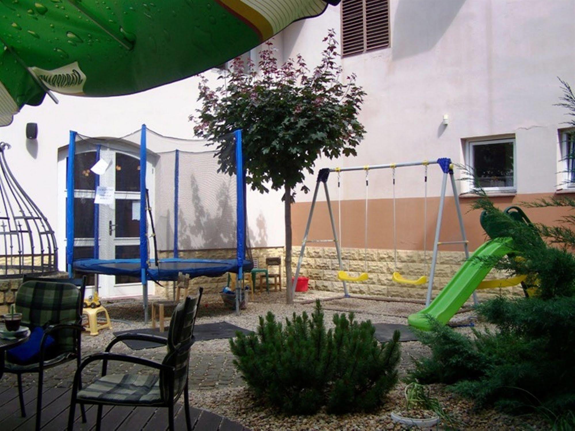 Hotel Pariz Jicin Ngoại thất bức ảnh