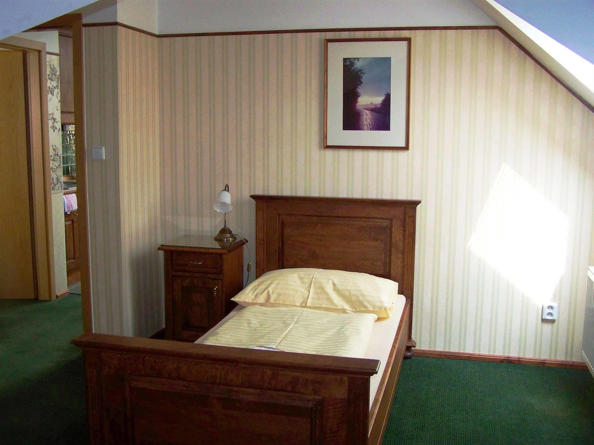 Hotel Pariz Jicin Ngoại thất bức ảnh