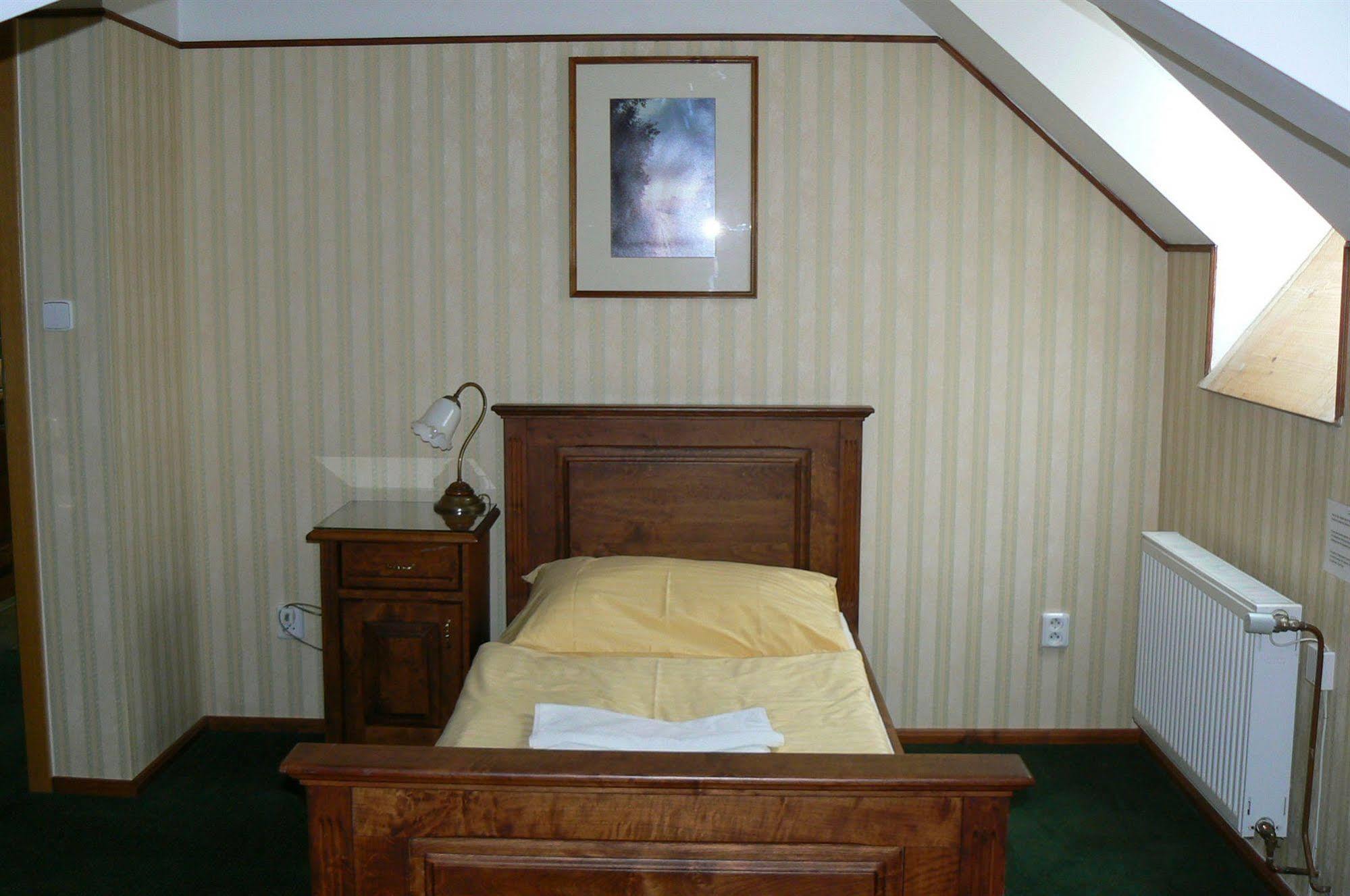 Hotel Pariz Jicin Ngoại thất bức ảnh