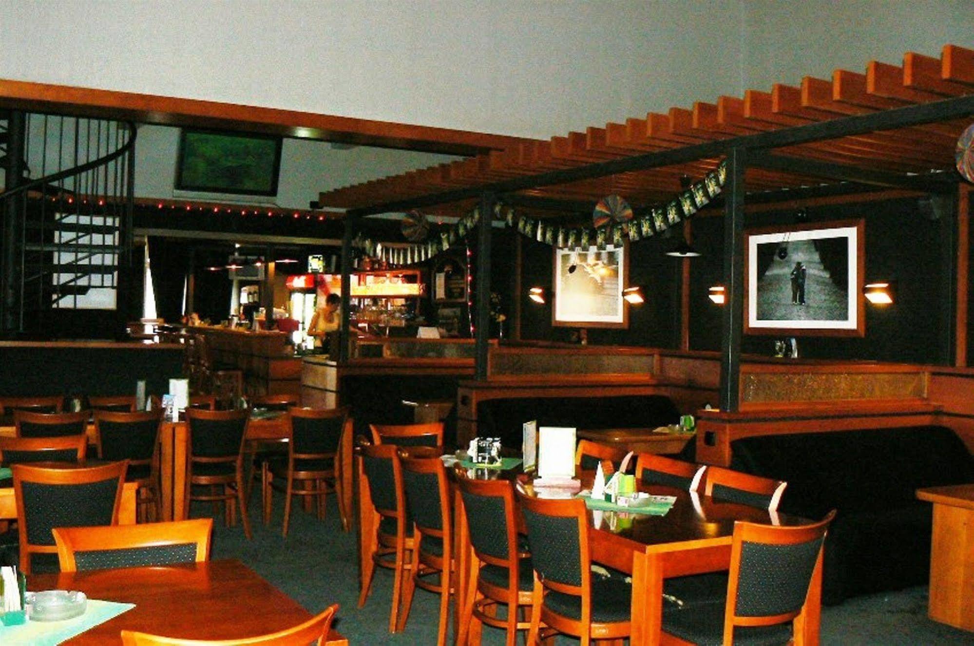 Hotel Pariz Jicin Ngoại thất bức ảnh